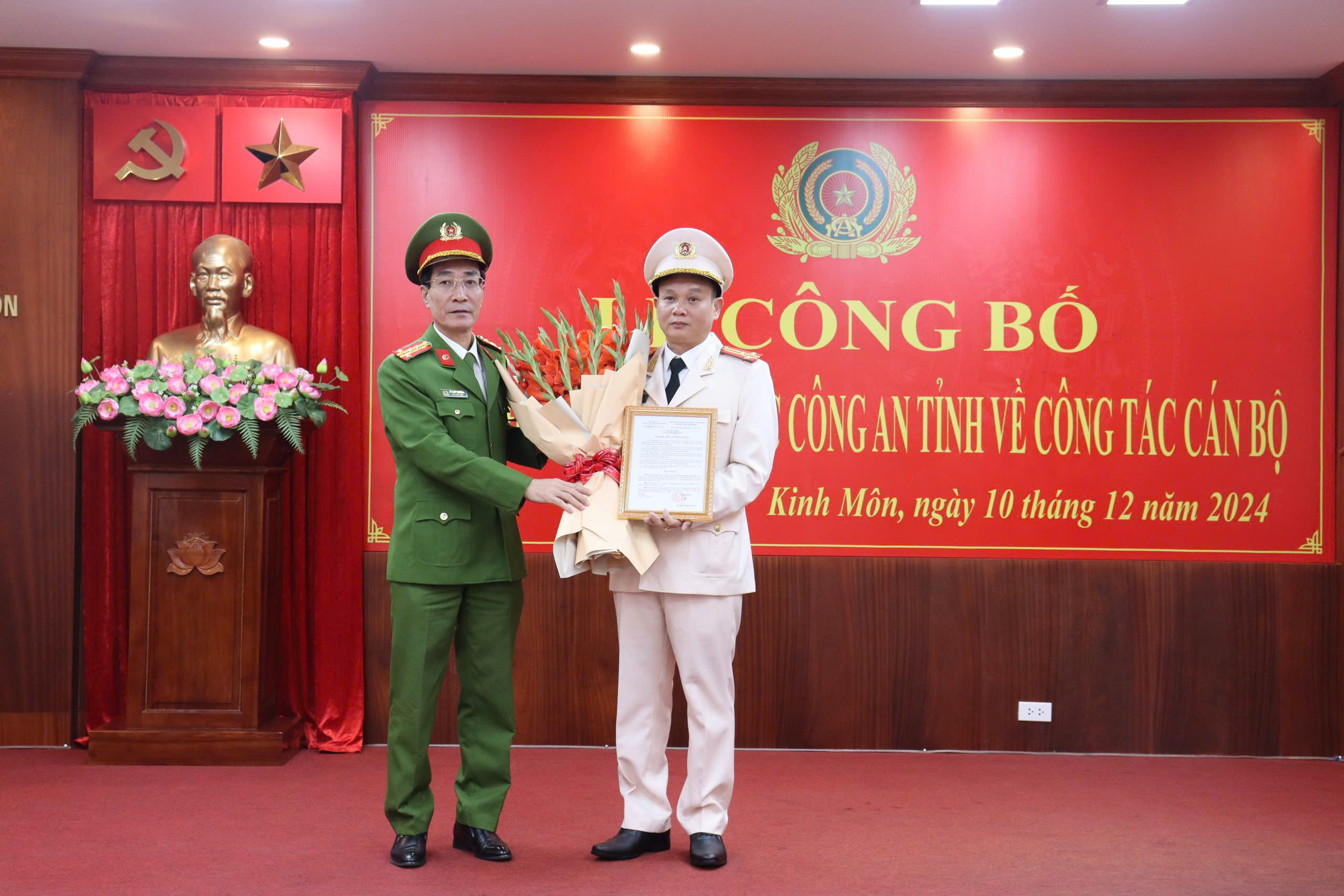 Công an tỉnh Hải Dương công bố quyết định về công tác cán bộ, Thượng tá Vũ Dương Tường, giữ chức Trưởng Công an thị xã Kinh Môn
